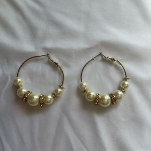 Pearl hoop earrings with gold detailing